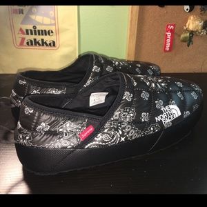 Supreme X TNF traction mule, VNDS